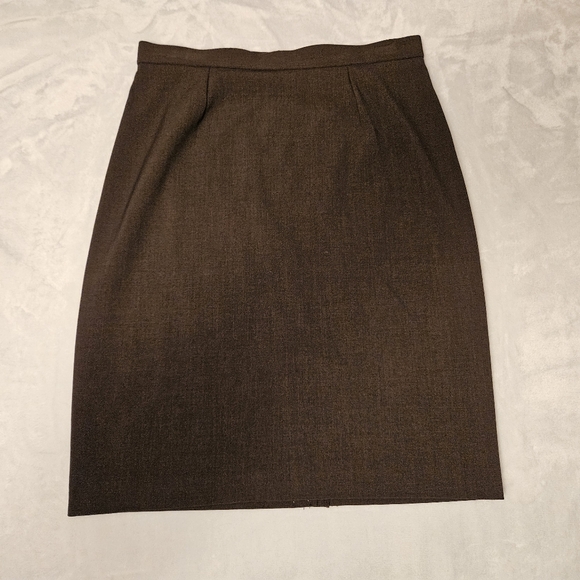 2 skirts (brown & white) - Picture 3 of 8